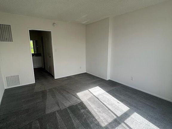 4th image of 1353 S Carmelina Ave APT 118