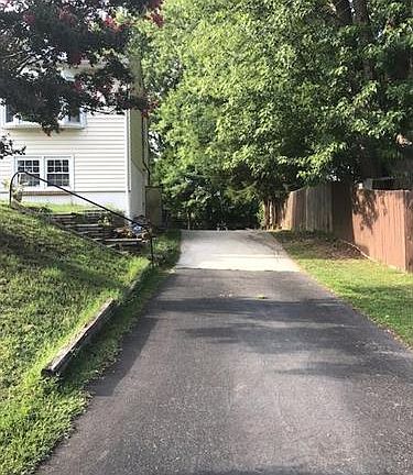3rd image of 1402 Illinois Ct