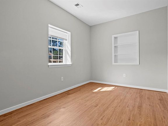 3rd image of 115 Winston Dr