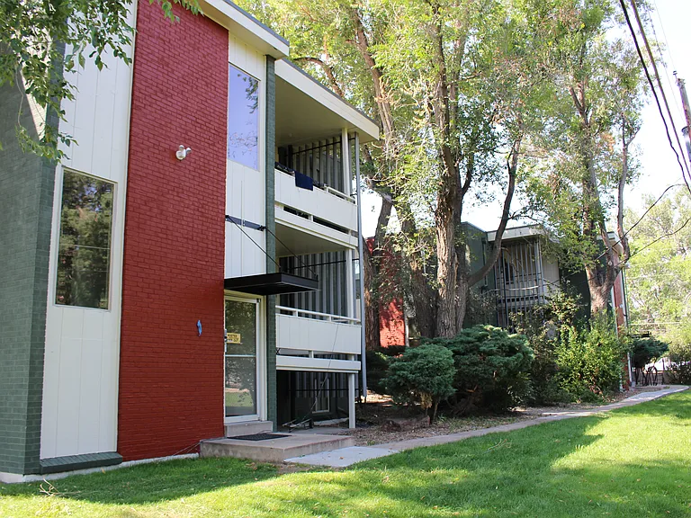 Larimar Apartments — Photo 5