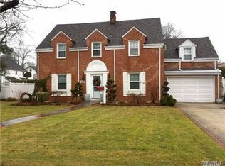 200 E Seaman Ave, Freeport, NY