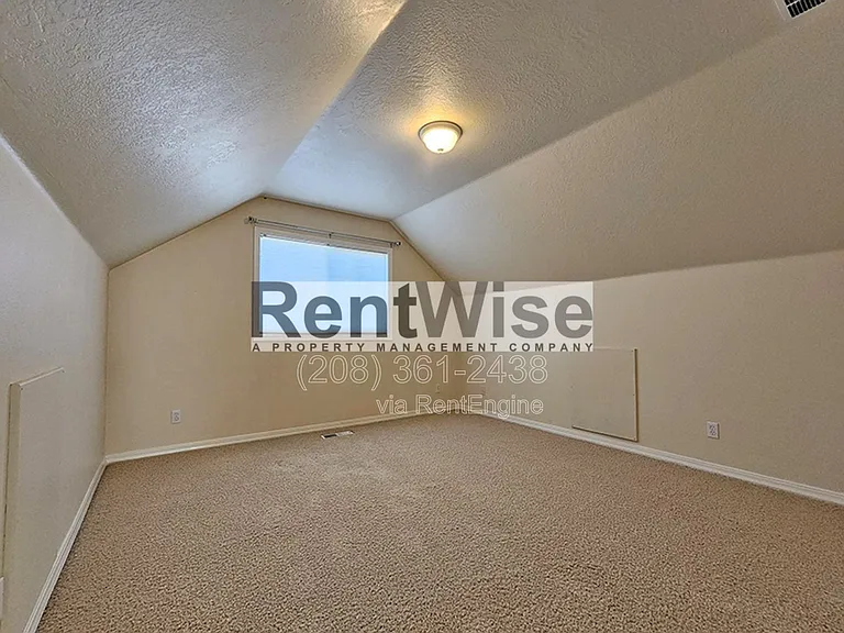318 W Highland St — Photo 16