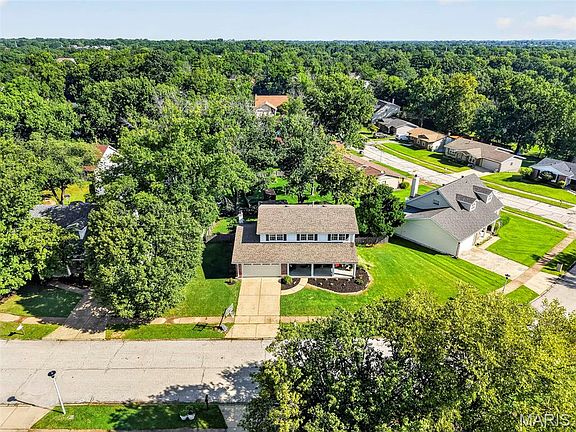 4th image of 815 Pine Village Ct