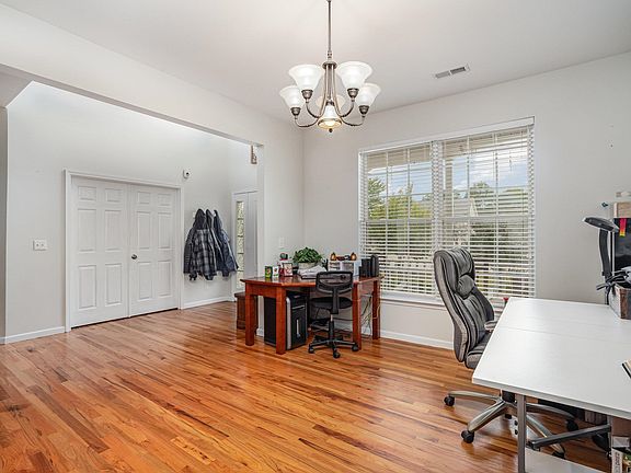 4th image of 516 Camrose Ct