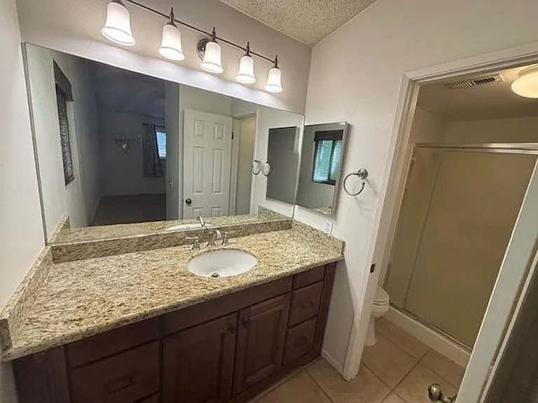 2150 W Hamilton Ave — Photo 14