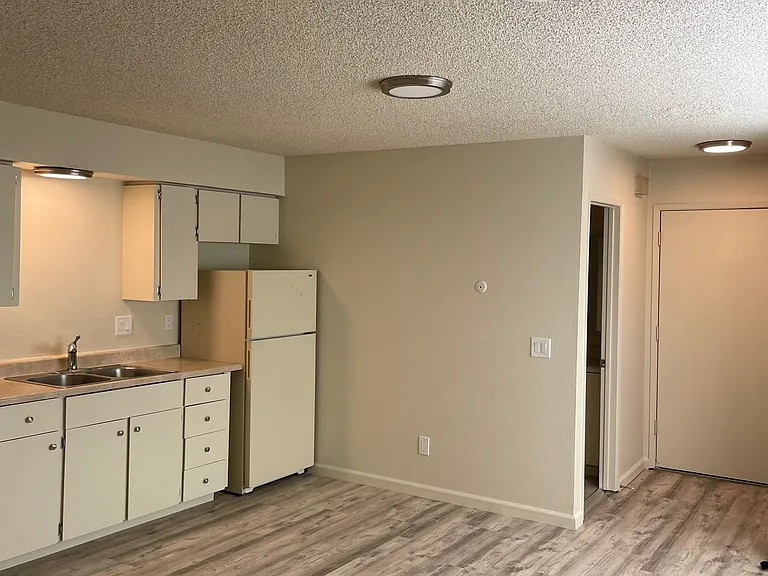Sebastopol Gardens Apartments — Photo 9