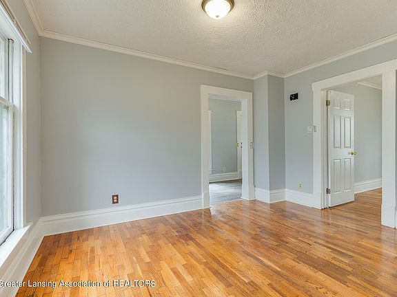 5th image of 114 E Barnes Ave