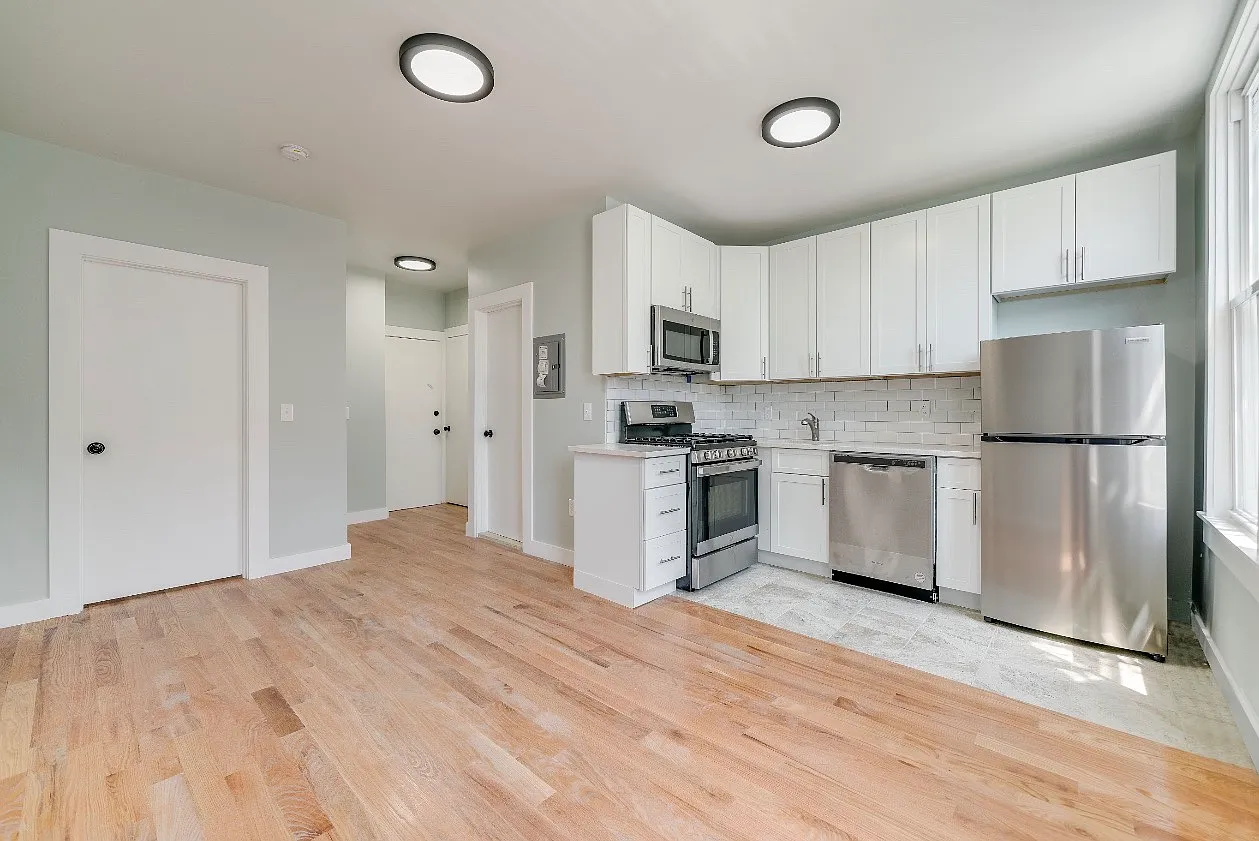 2 bed, 900 sqft, $2,195 — Photo 3
