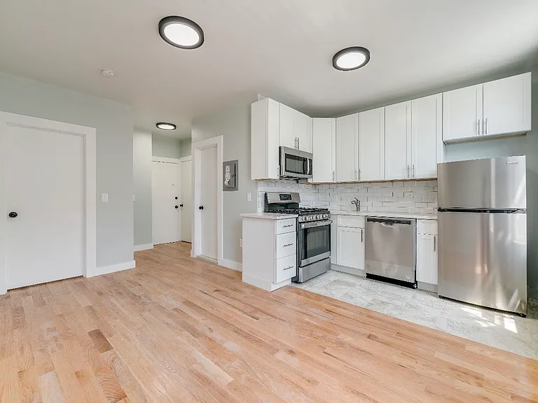 1139 Summit Ave #4 — Photo 3