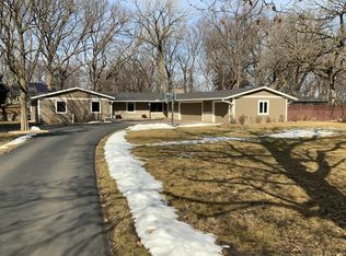 201 Edgecumbe Dr, Mahtomedhi, MN 55115