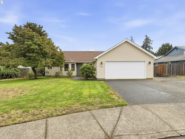 1786 N Locust St, Canby, OR 97013