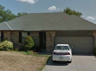 702 S Cedarwood Ct, Nixa, MO 65714