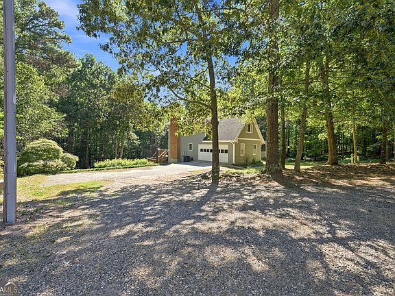 5th image of 558 Auburn Rd
