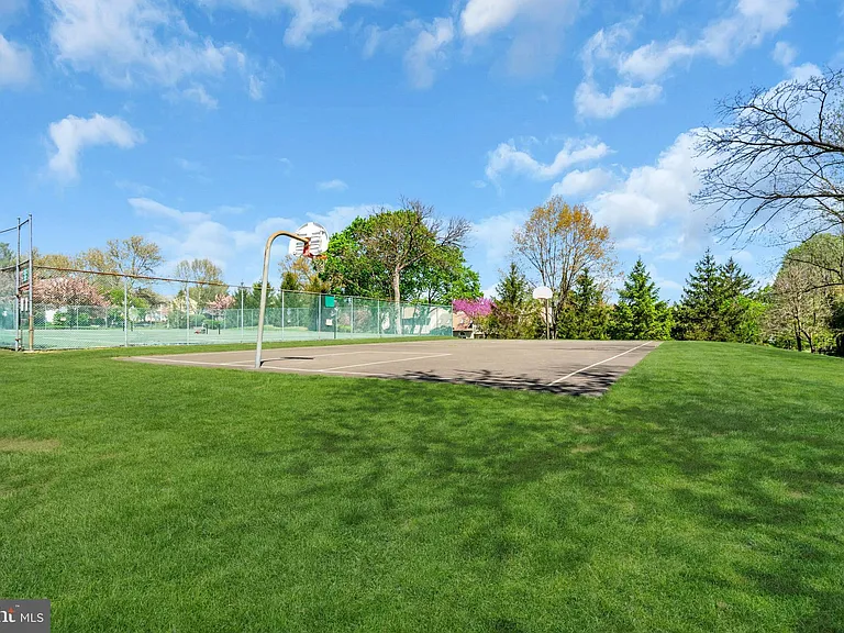 1307 Bennett Pl — Photo 37