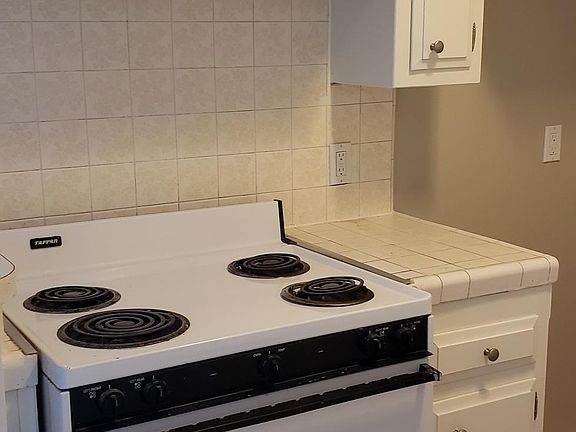 5th image of 255 Temple Ave APT 2