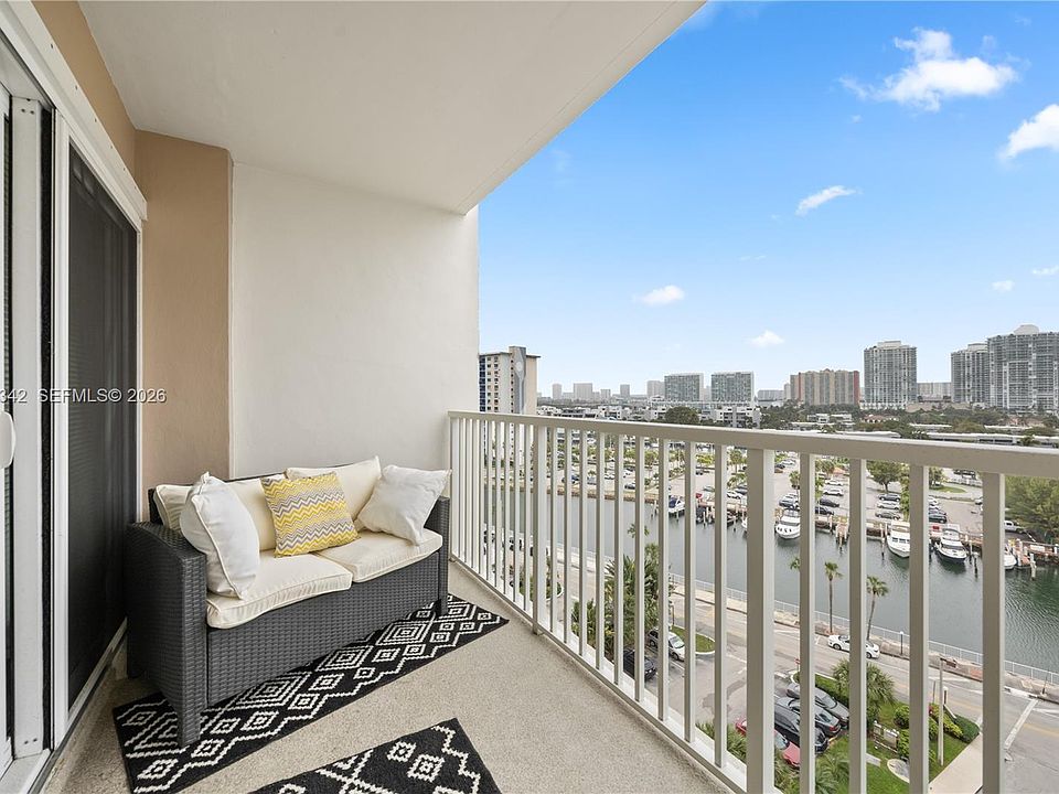 1st image of 300 Bayview Dr APT 903