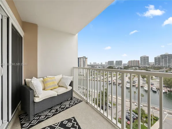 300 Bayview Dr APT 903, Sunny Isles Beach, FL 33160