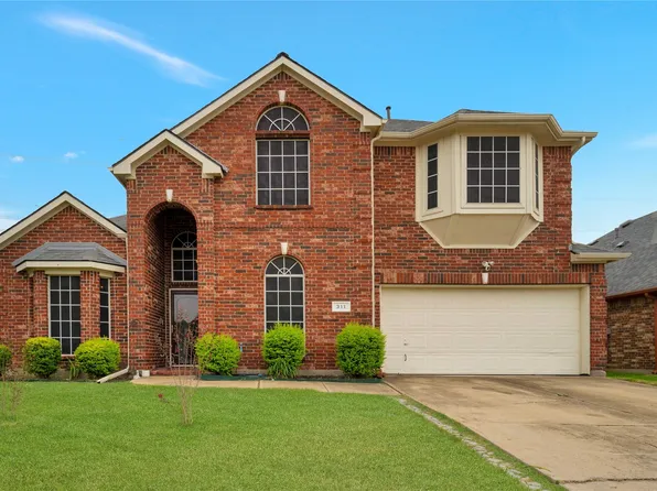311 Larkspur Ct, Grand Prairie, TX 75052