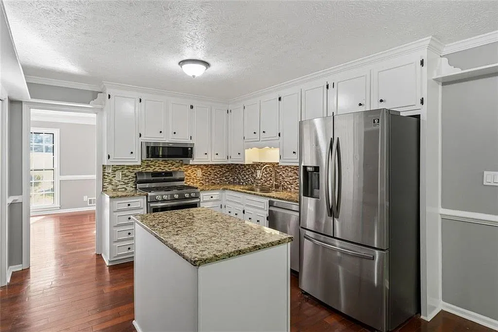4 bed, 3.5 bath, 3475 sqft, $3,800 — Photo 4
