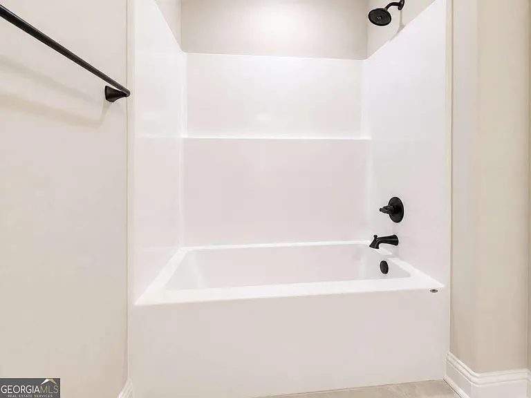 411 Madison Ave — Photo 16