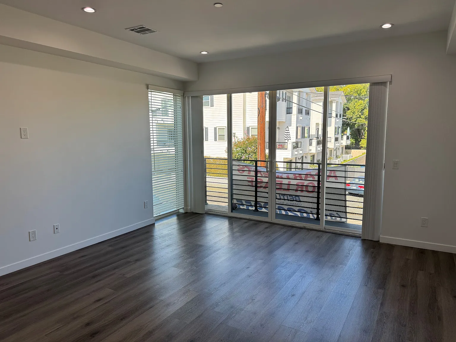 4 bed, 1600 sqft, $4,400 — Photo 2