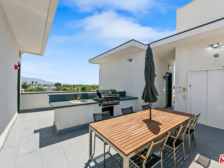 10842 Victory Blvd #201 — Photo 21
