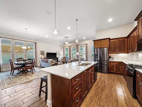 5th image of 1804 N Chateau Ln