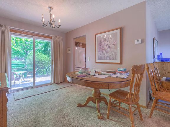 4th image of 703 Sunny Ln