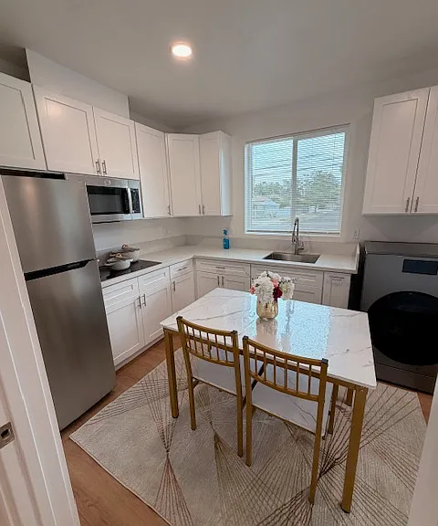 6917 Vanalden Ave — Photo 4