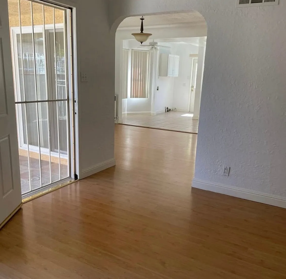 1140 Spazier Ave — Photo 3