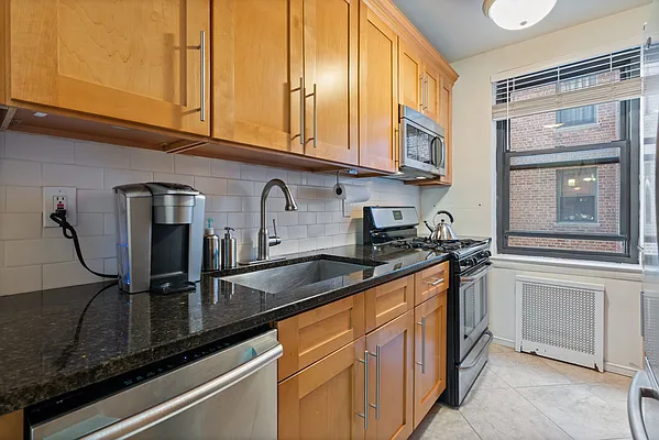 Sold by RE MAX Team | media 8