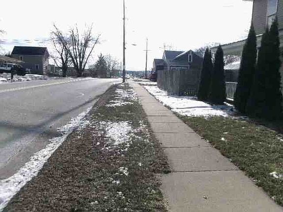 4th image of 604 9th St SE