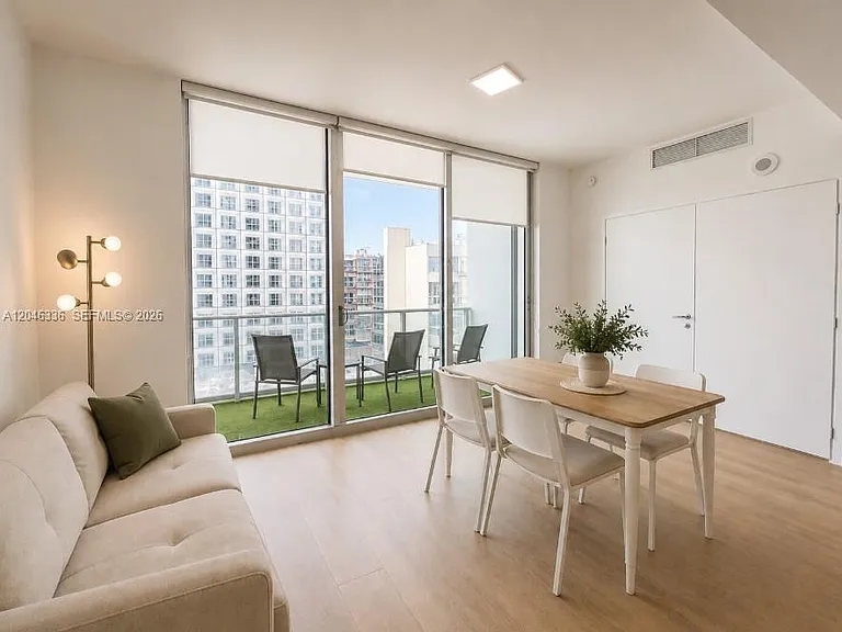 300 S Biscayne Blvd #T-1503 — Photo 4