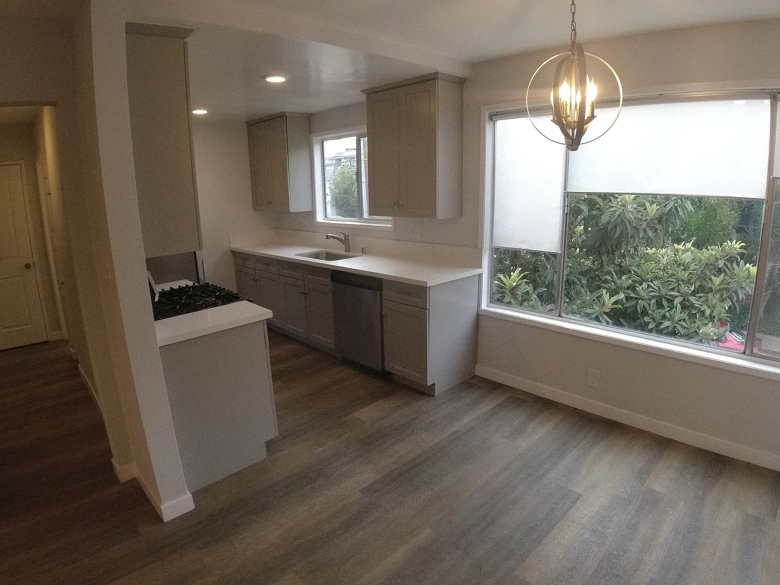 750 N Hayworth Ave — Photo 4