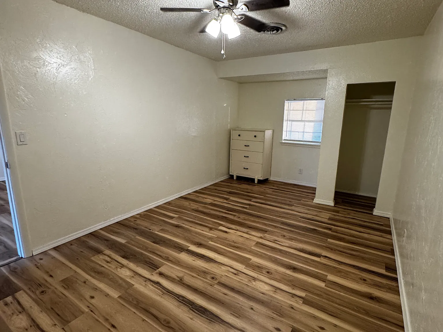 4 bed, 1400 sqft, $1,300 — Photo 3