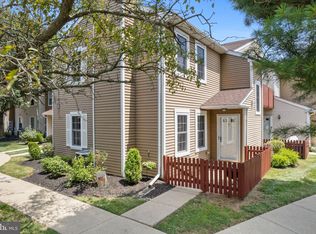 8 Woodbine Ct, Horsham, PA 19044