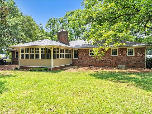3rd image of 201 Calhoun Rd