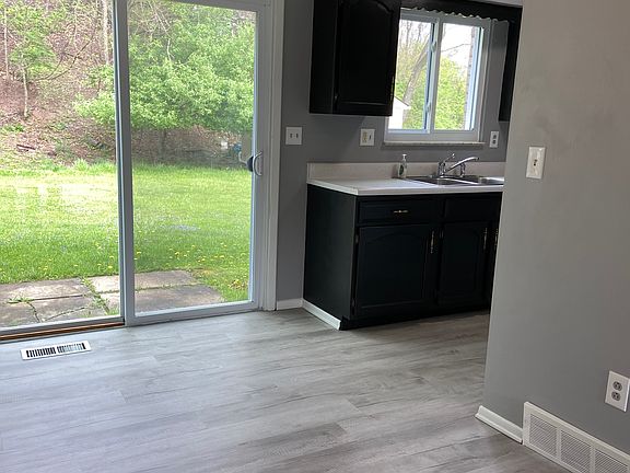5th image of 914 Elizabeth St