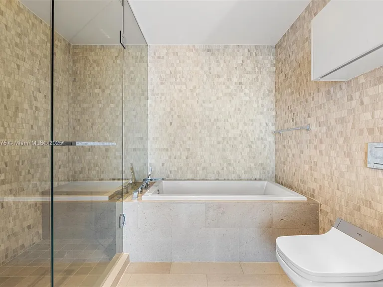 68 SE 6th St #2306 — Photo 22