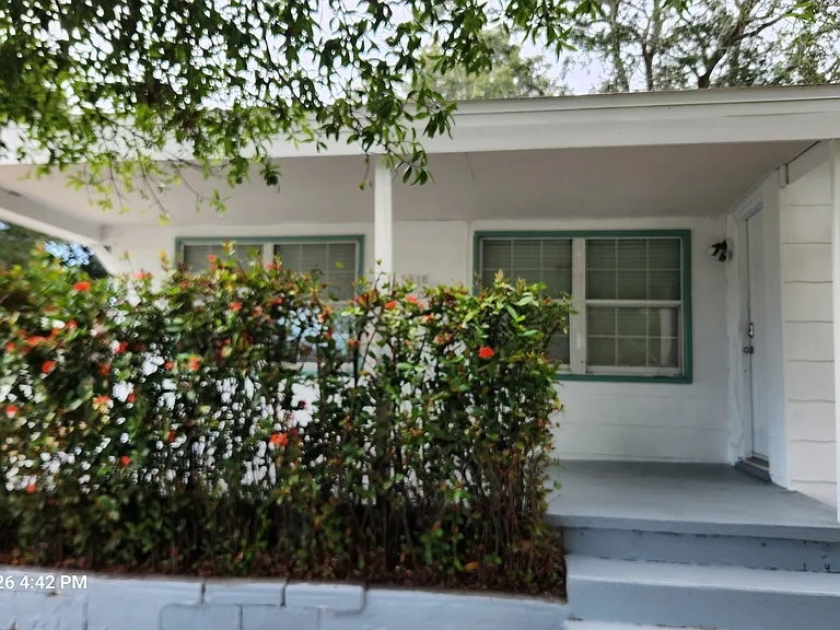 1316 Springdale St — Photo 2