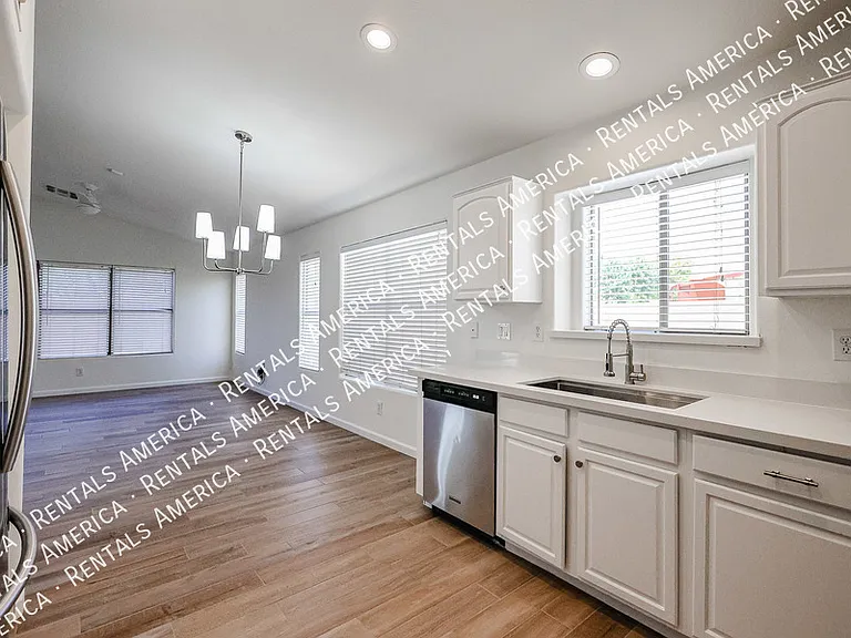 2276 S Bahama Dr — Photo 12