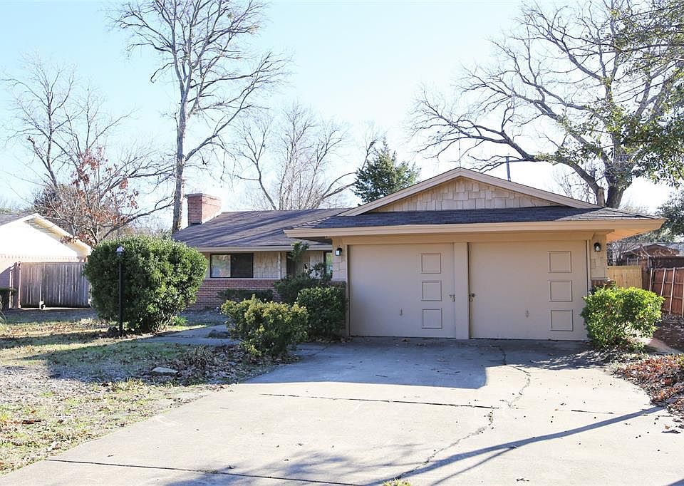 1st image of 515 Lexington Ln