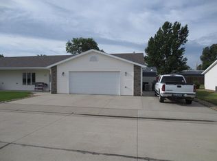 1121 Lakota Ln, Bismarck, ND 58504