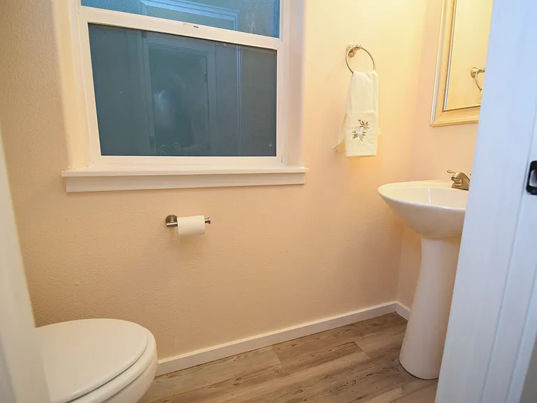 18528 SW McClarey Dr — Photo 11