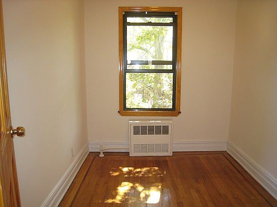 5th image of 68-24 Groton Street Phv