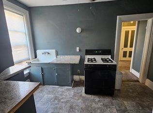 930 19th St APT 3, Rock Island, IL