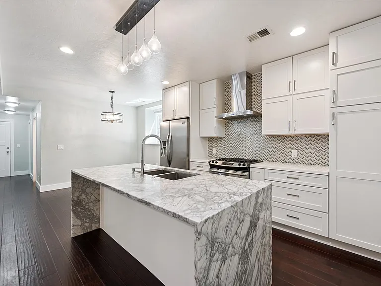 2222 E 21st Ave — Photo 12
