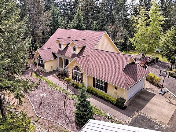 4th image of 451 E Snowy Owl Drive