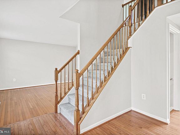 5th image of 9407 Sonia Ct