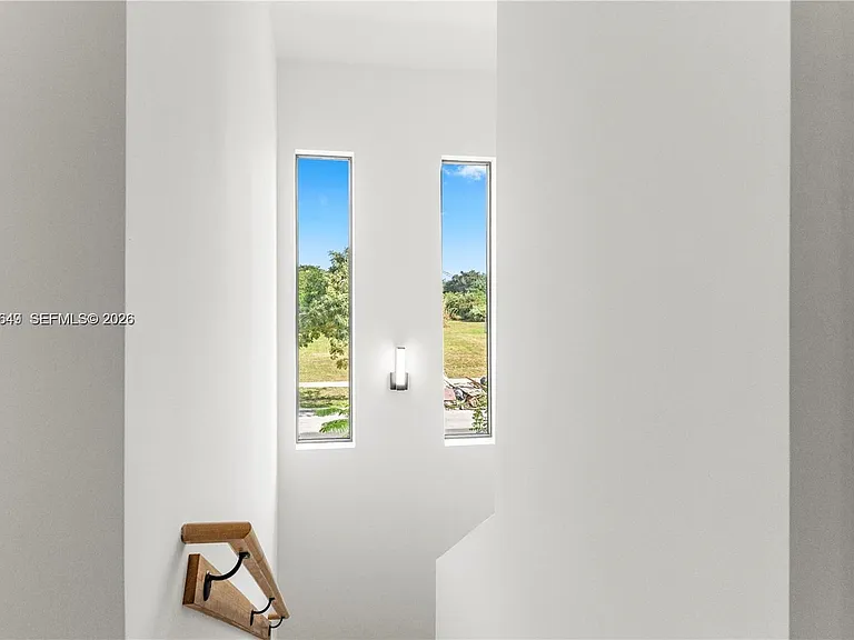 401 SW 1st St #1 — Photo 12